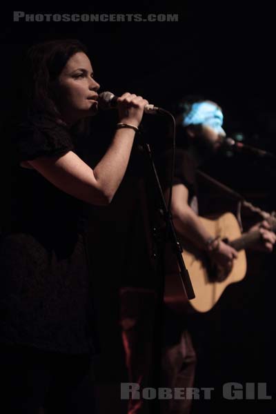 TUNNG - 2010-10-24 - PARIS - La Machine (du Moulin Rouge) - 